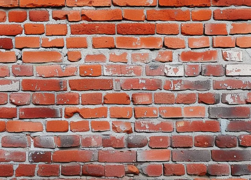Ziegelmauer nach der Graffitientfernung